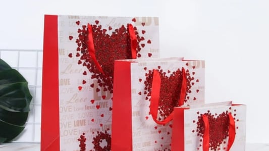 The Ultimate Guide to Custom Gift Bags and Tissue Paper