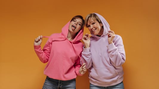 Minimalist Style: The Perfect Plain Hoodie Looks for Women