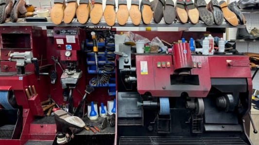 Understanding the Difference Between a CNC Machine and a CNC Mill