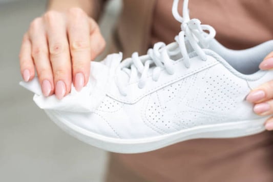 The Ultimate Guide to Cleaning White Shoes with Wipes