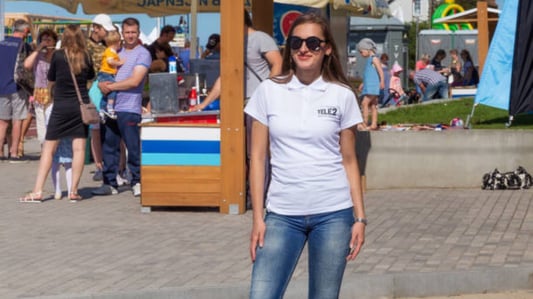 What is the difference between a knitted t-shirt and a regular t-shirt?