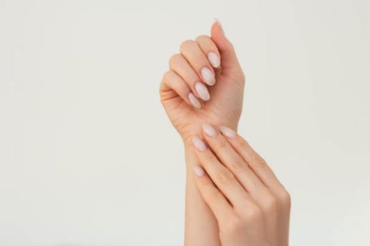 Trasforma le tue unghie naturali con un set manicure elettrico