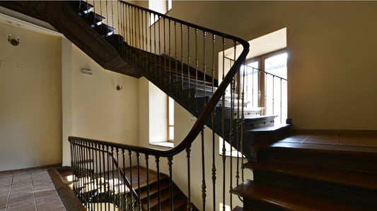 Iron Balusters vs. Wood Balusters: Which Is Best for Your Staircase?