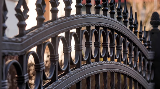 Creative Combos: Mixing Knuckle and Twist Iron Balusters