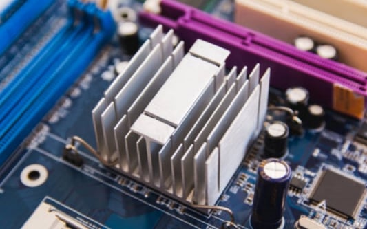 Comprensión de las características de los disipadores de calor LED forjados en frío