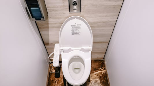 How Does a Bidet Clean Without Wiping?