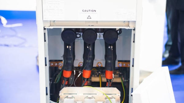 Breaking the Circuit: Unveiling the Superior Performance of 12kV Vacuum Circuit Breakers