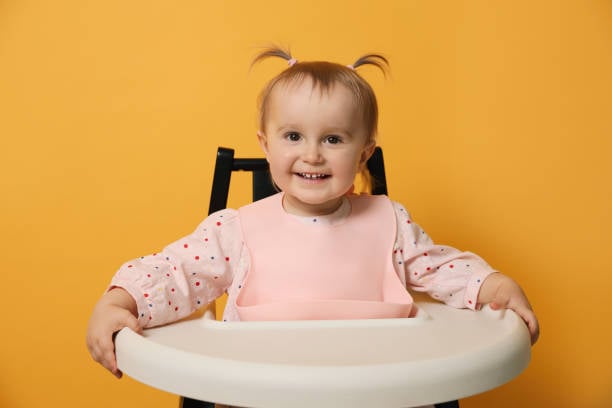 Silicone Baby Bibs vs. Cloth Bibs: Which Is Better for Your Little One?