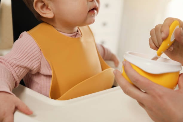 How to Choose the Right Size Silicone Baby Bib for Your Growing Infant?