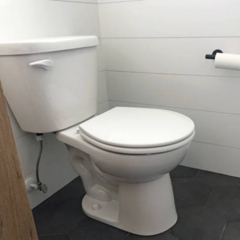 The Advantages of Installing a Toilet with a Tank in the Wall