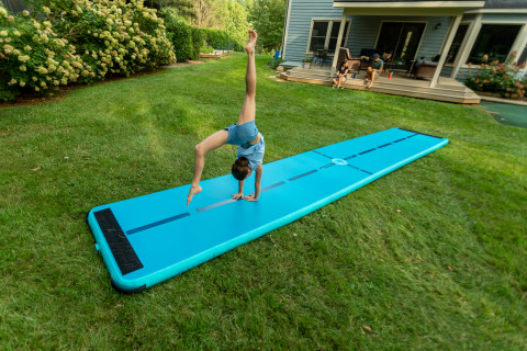 20 FEET OF ENDLESS FUN