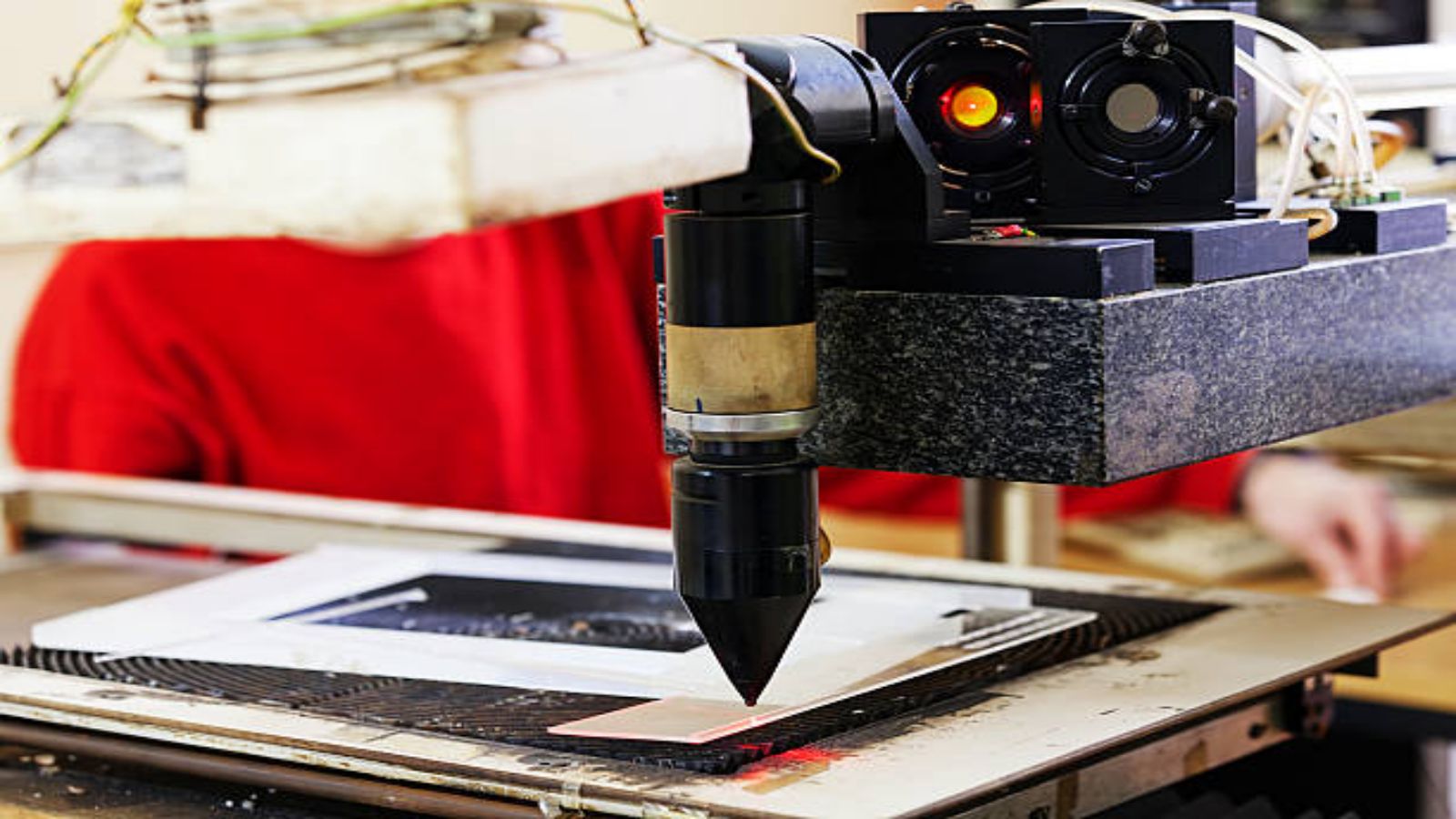 The Benefits of Using a Commercial Engraving Machine for Your Business