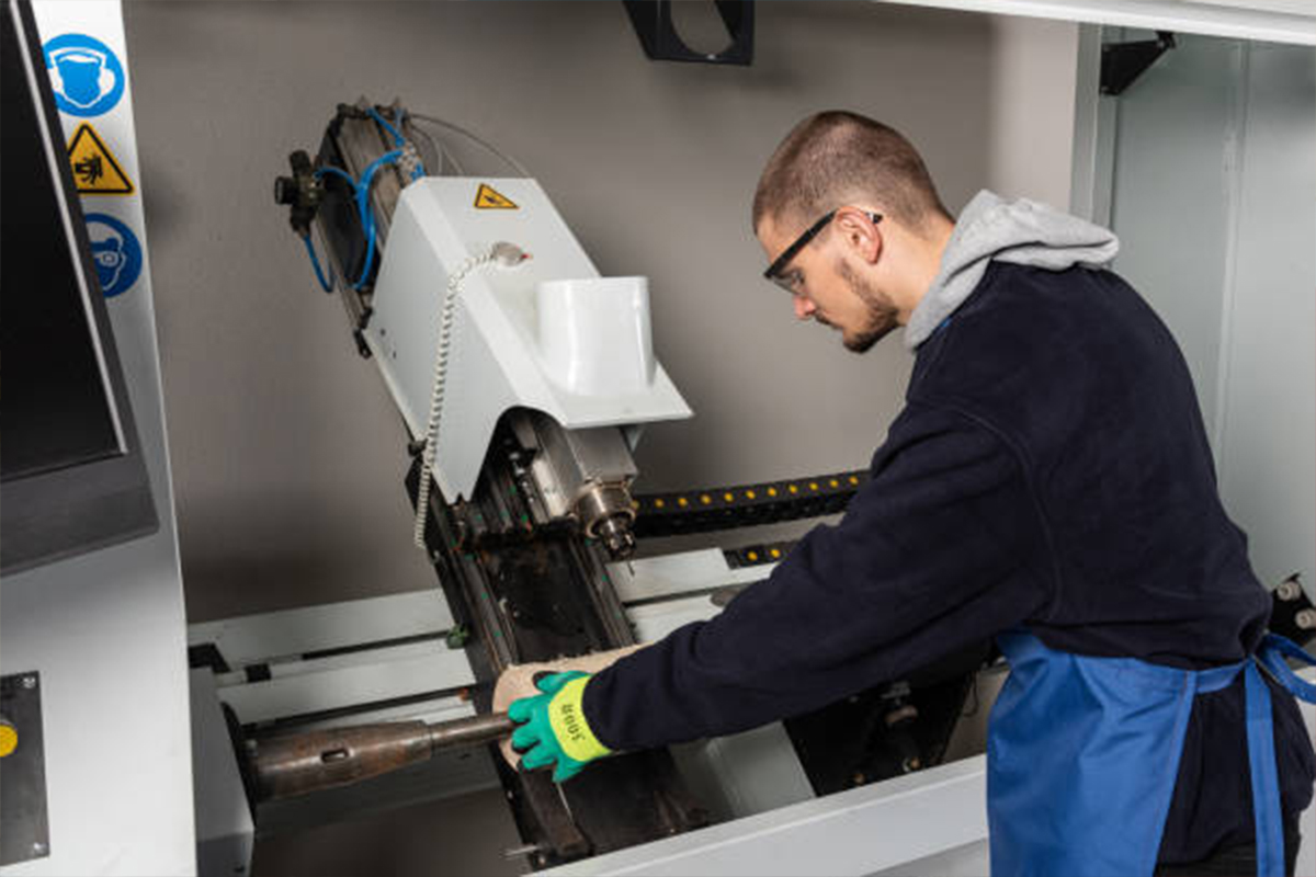 The Ultimate Guide to Choosing a Small CNC Machine for Metal