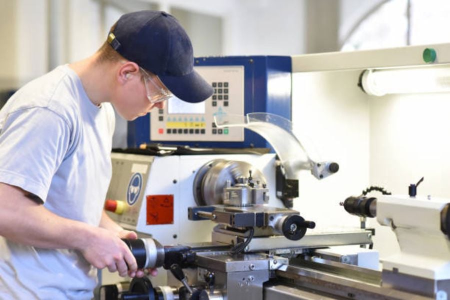 The Pros and Cons of Choosing the Right CNC Machine Company