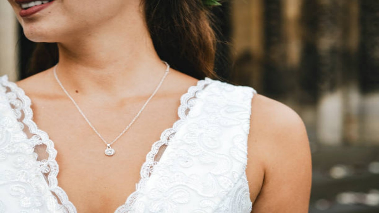 The Perfect Wedding Necklace for the Bride: A Stunning Accessory for Your Special Day