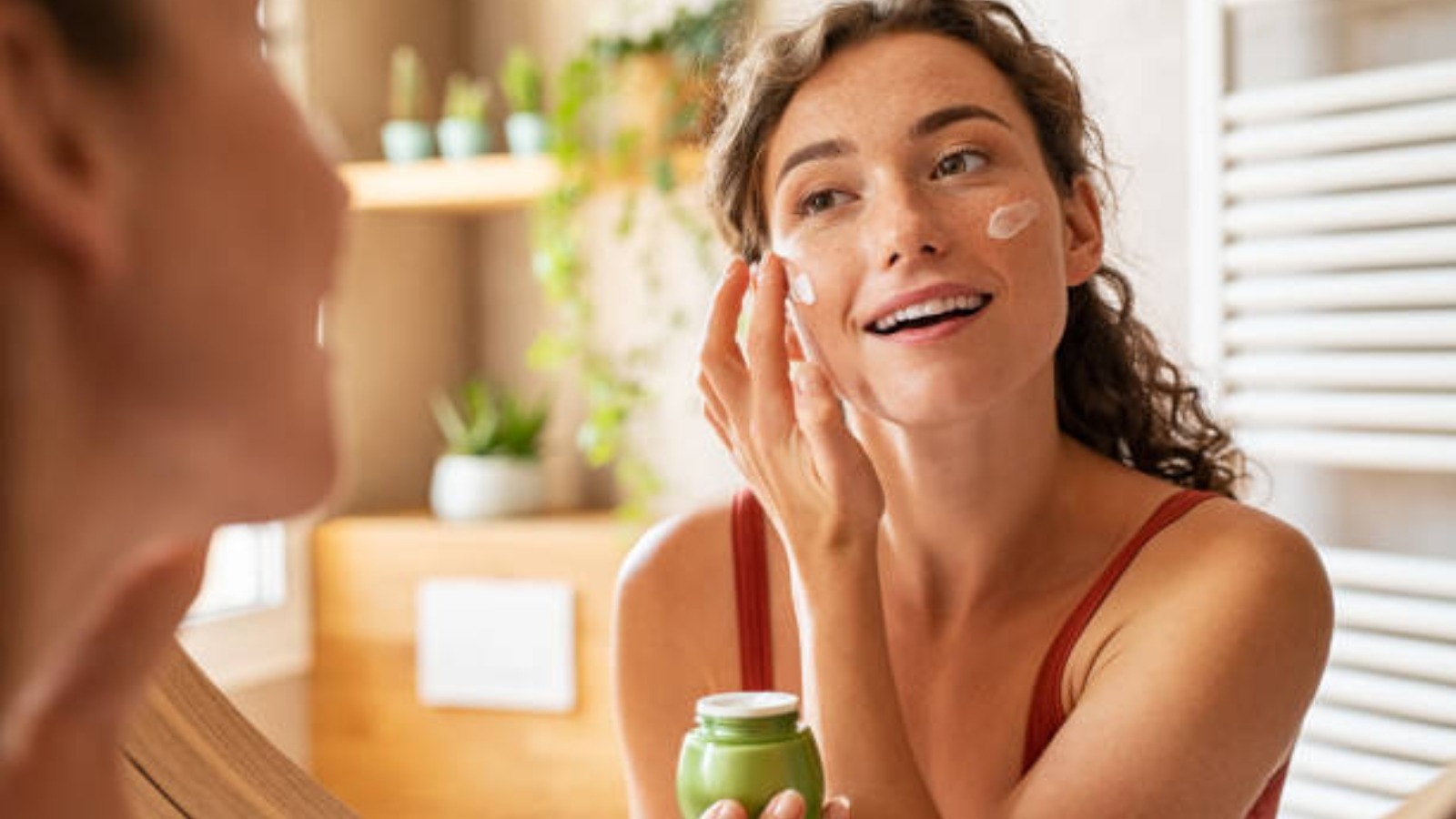 The Benefits of Natural and Organic Skincare: A Comprehensive Guide